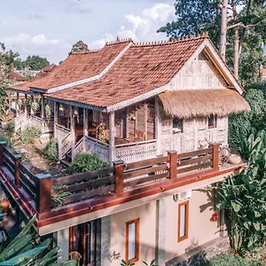 https://umah-kayu-ubud.ubudhotelsnow.com